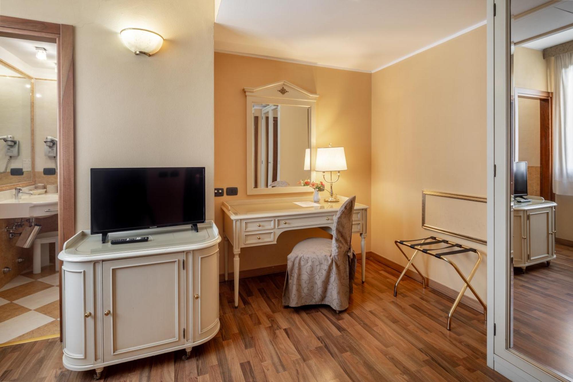 Hotel Lucrezia Borgia Ferrara Exterior photo